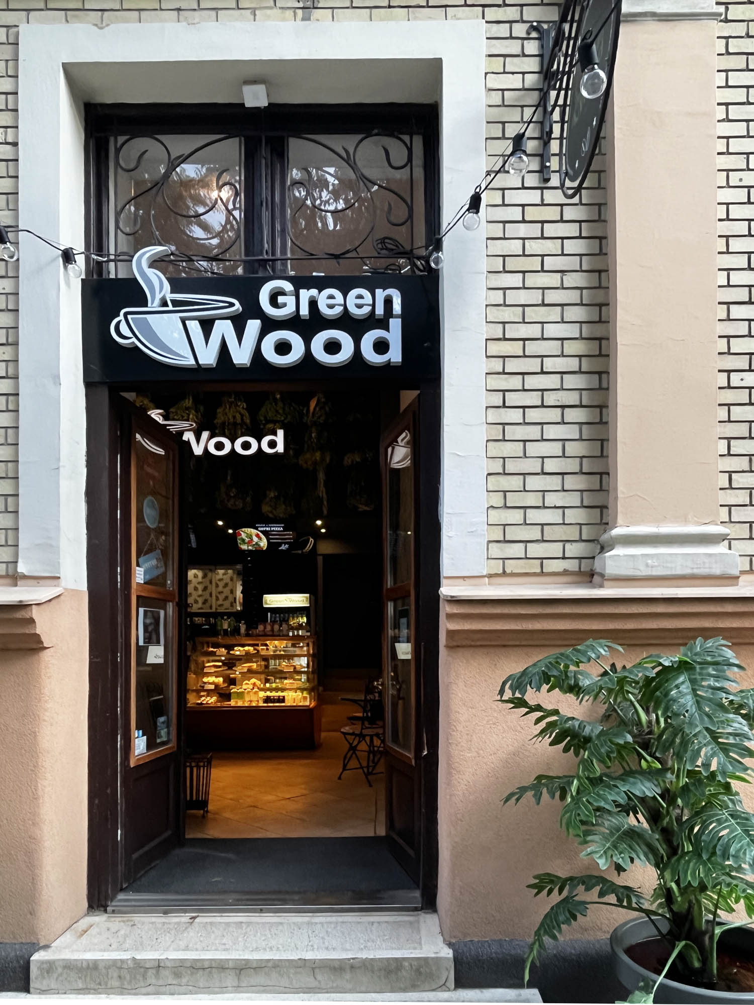 debrecen coffee shop green wood