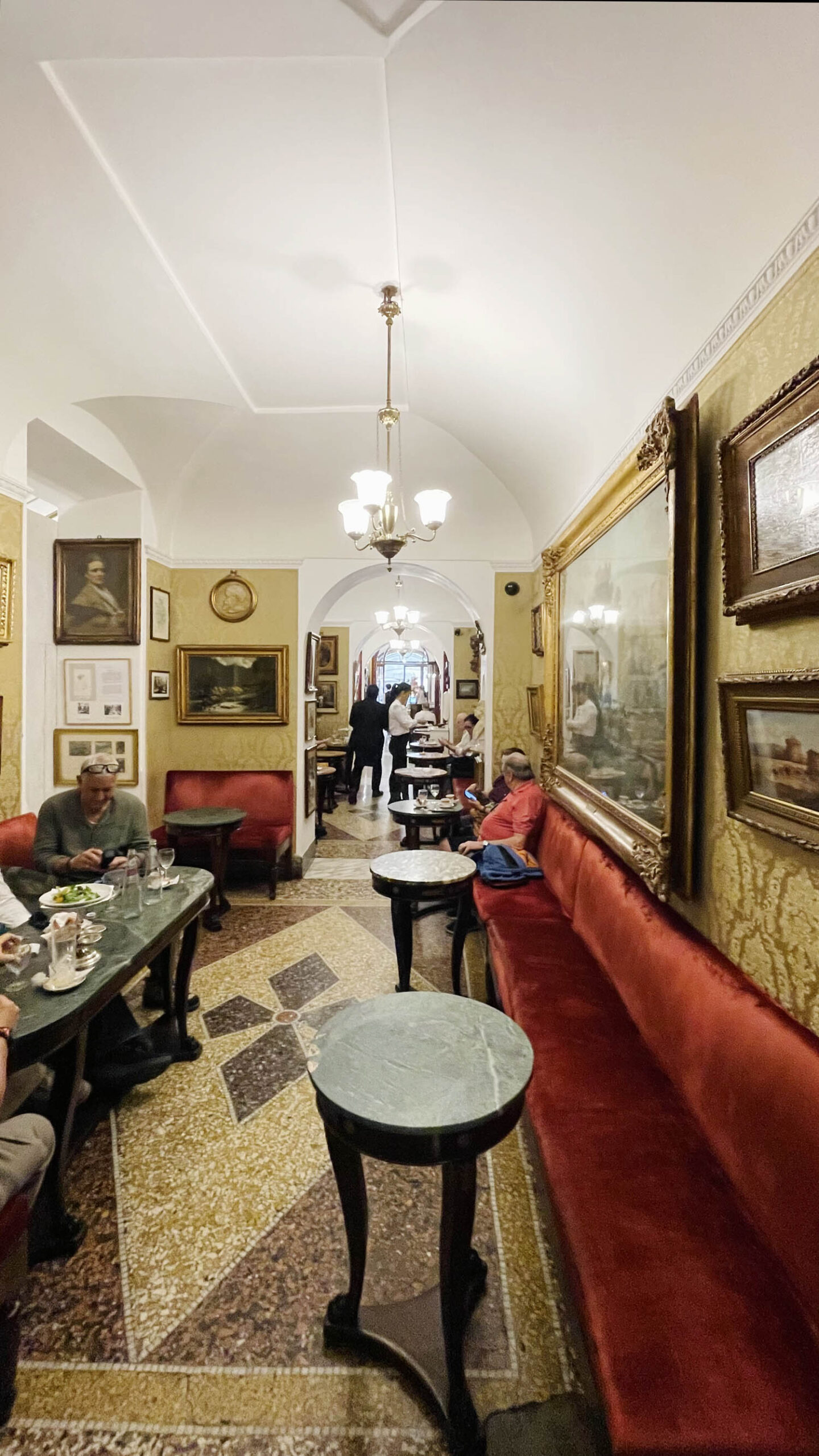 Rome Cafe / Antico Caffè Greco