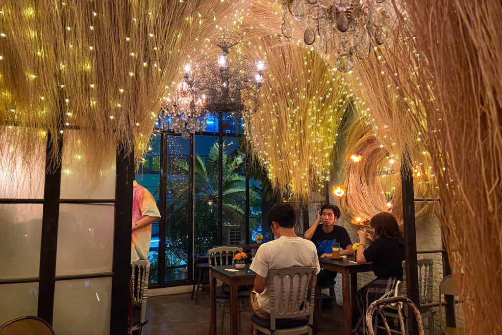 Bangkok Cafes / Floral Cafe at Napasorn