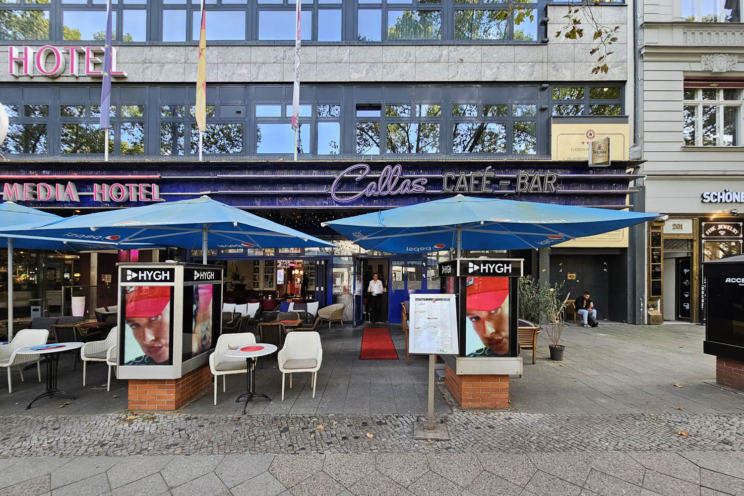 outdoor seating Best Berlin Cafes / Callas Cafe Bar