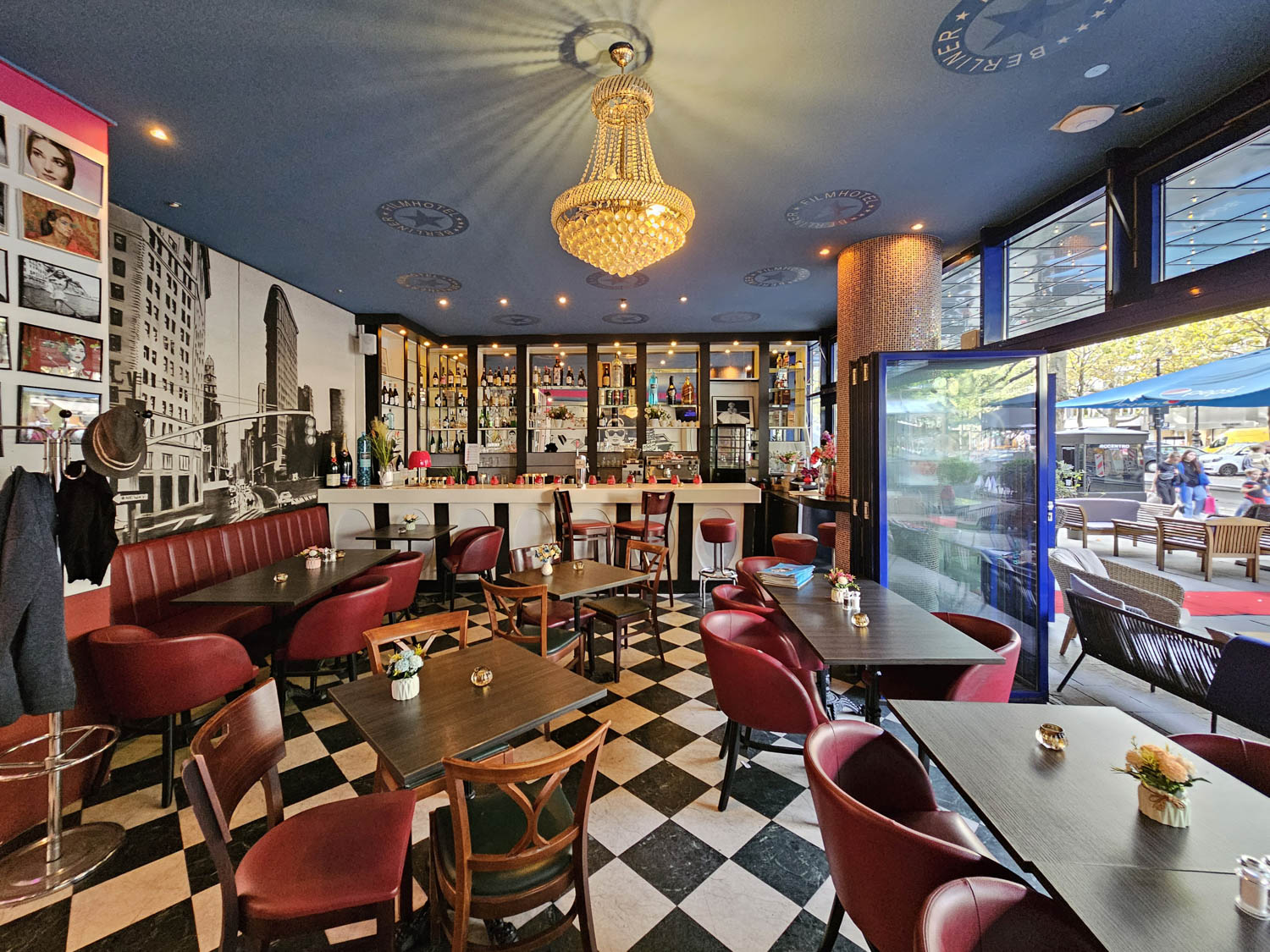 retro interior Best Berlin Cafes / Callas Cafe Bar