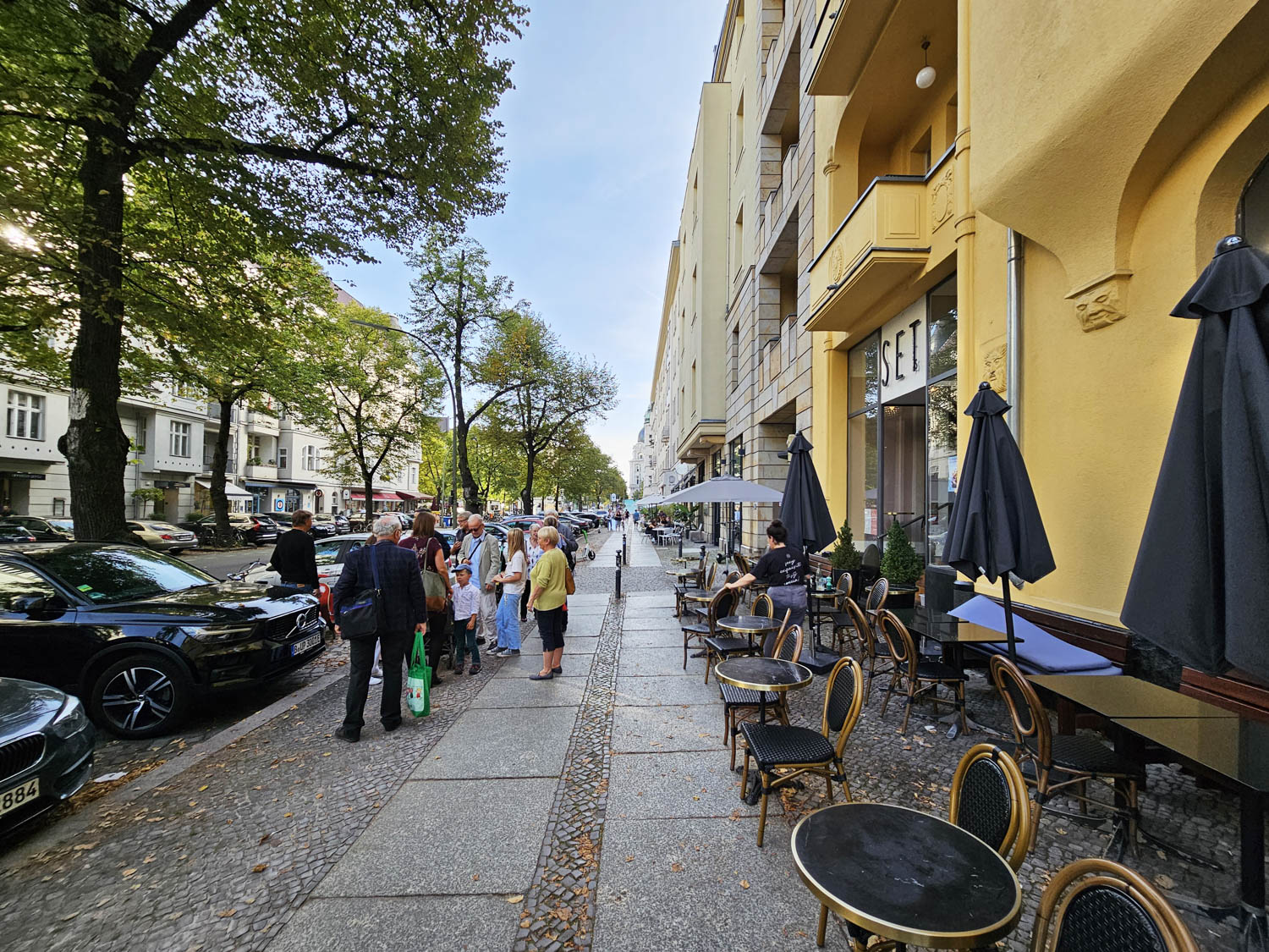 yellow entry Sets Cafe Berlin