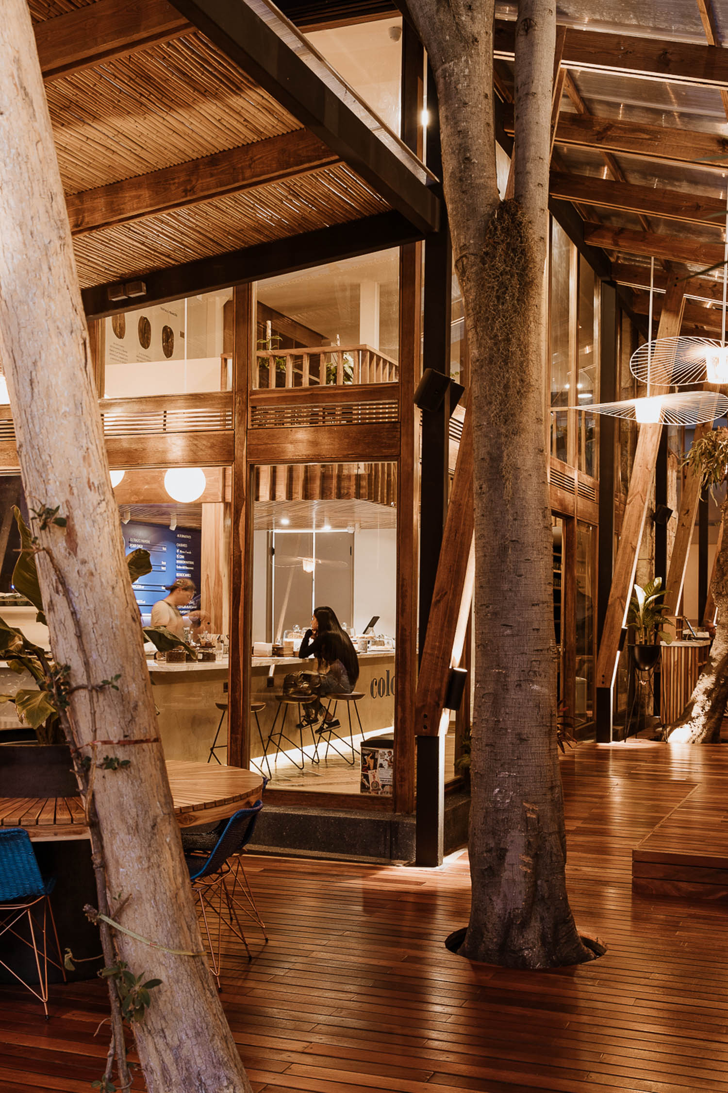 timber and seating Bogota Review / Colo Coffee Usaquén / CREARQ