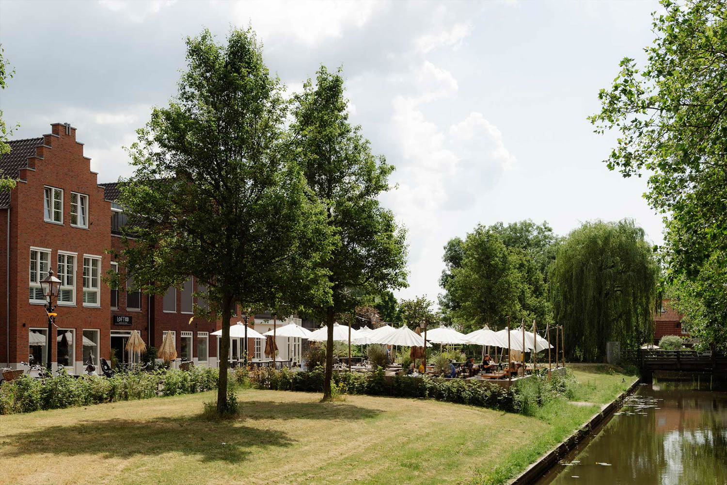 outdoor canal Loft 88 ijsselstein / Global Architects NL