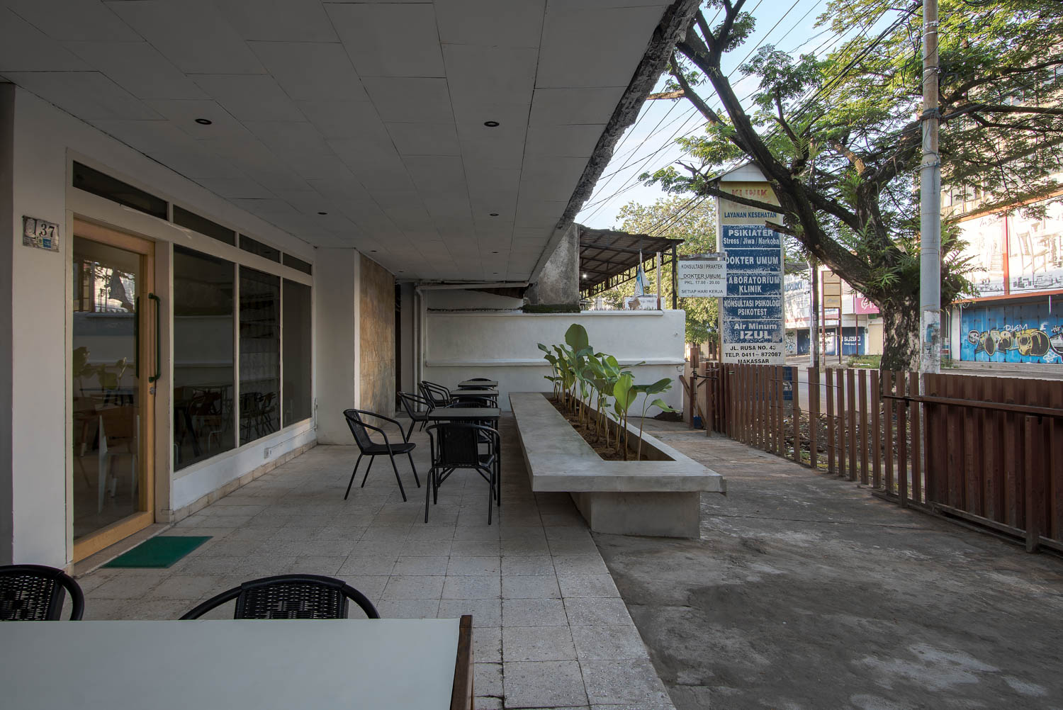 front courtyard Lidi Coffee / Makassar City / South Sulawesi