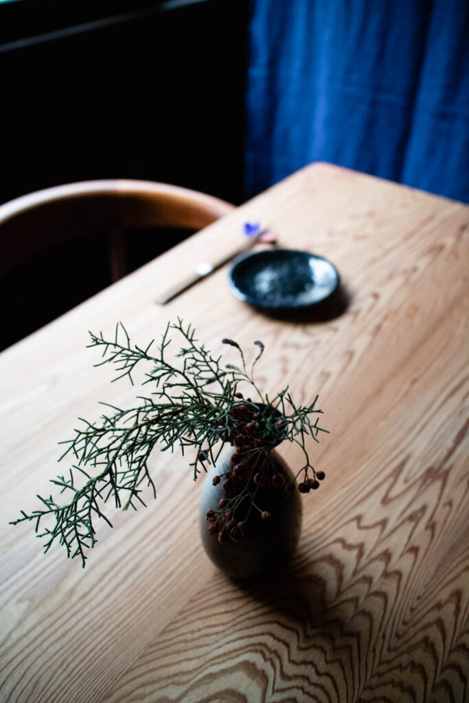 table detail Adaptive-Reuse-of-an-Urban-Folk-House-Shibuya-Masashi-Miyamoto