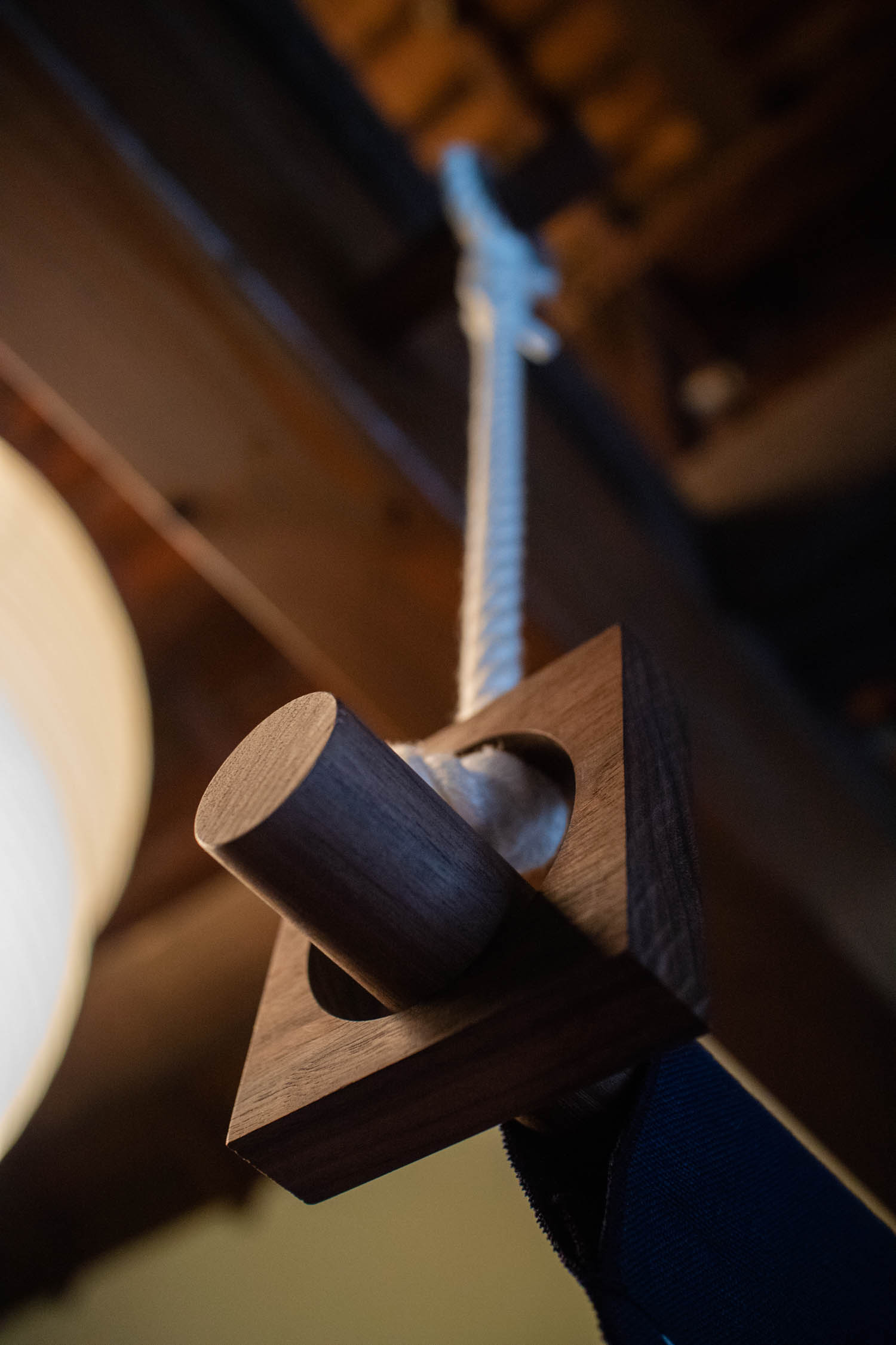 hanging detail Adaptive-Reuse-of-an-Urban-Folk-House-Shibuya-Masashi-Miyamoto