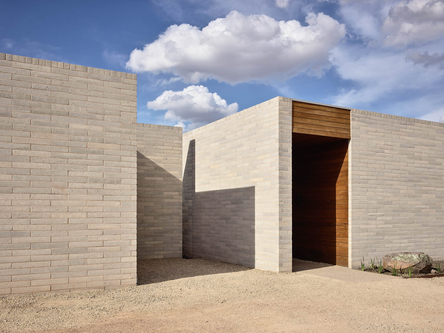 facade Delatite Cellar Door / Mansfield / Clemenger Architects