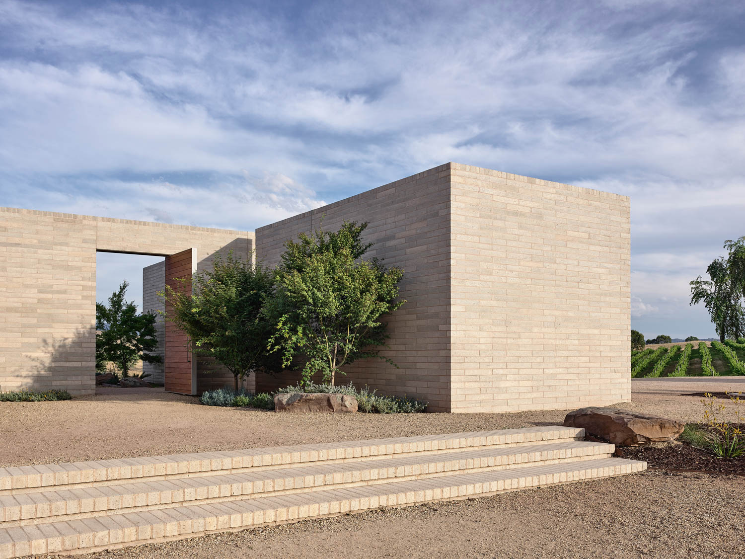 face brick Delatite Cellar Door / Mansfield / Clemenger Architects