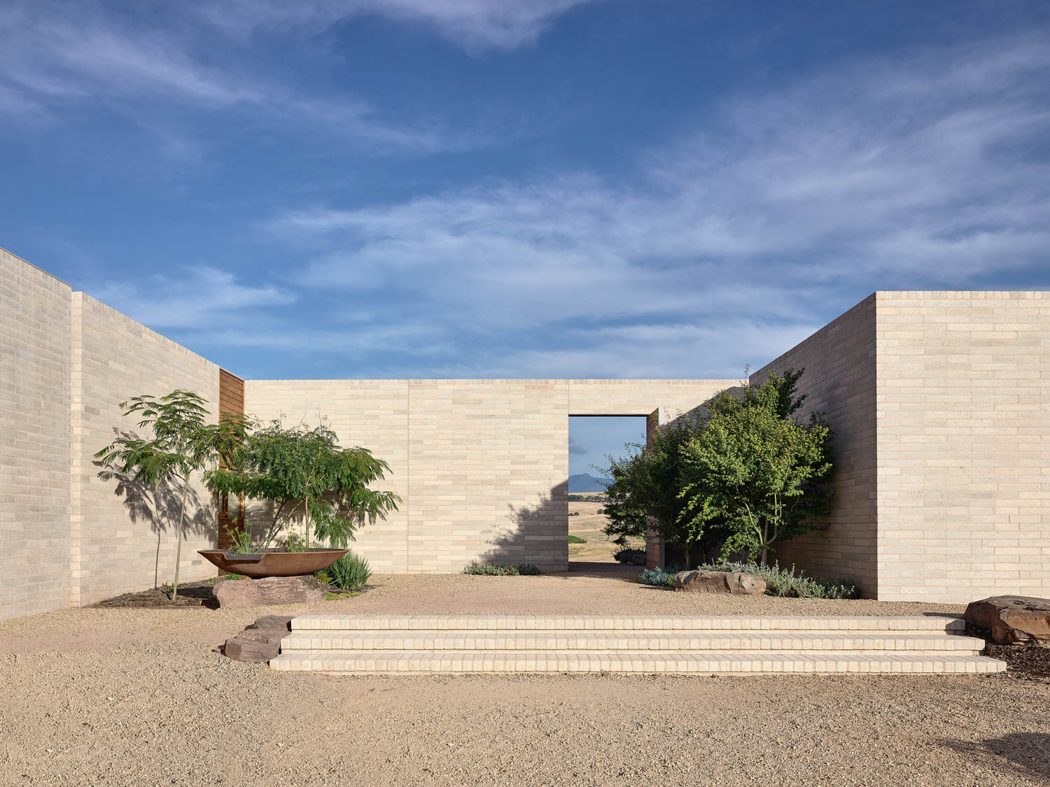 courtyard Delatite Cellar Door / Mansfield / Clemenger Architects