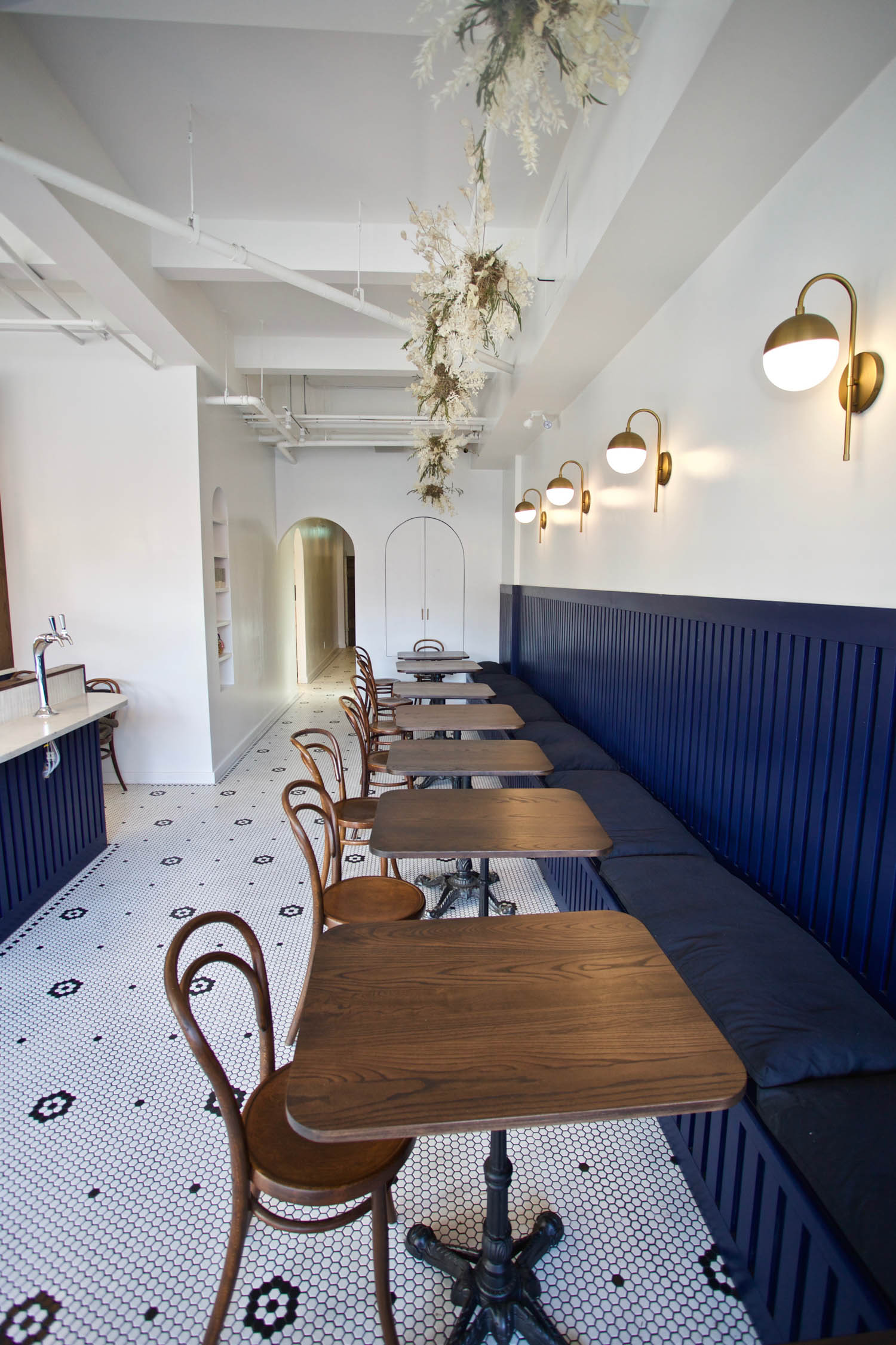 seating Livia Cafe / Vancouver / Callander Architecture