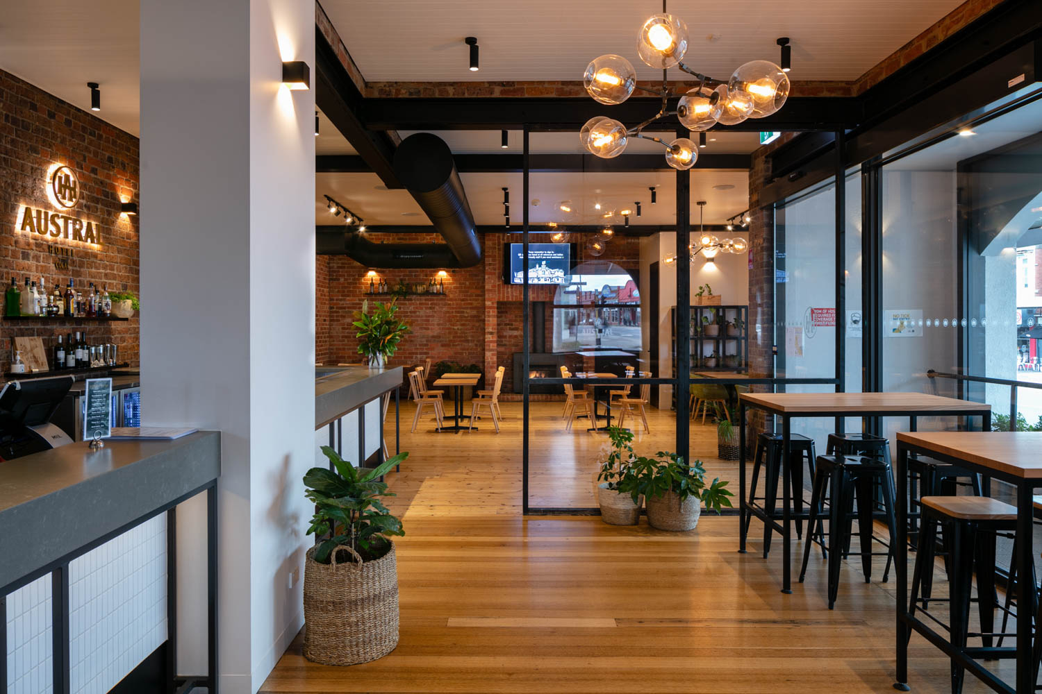 glazed screen Austral-Hotel-Colac-Victoria-Porter-Architects