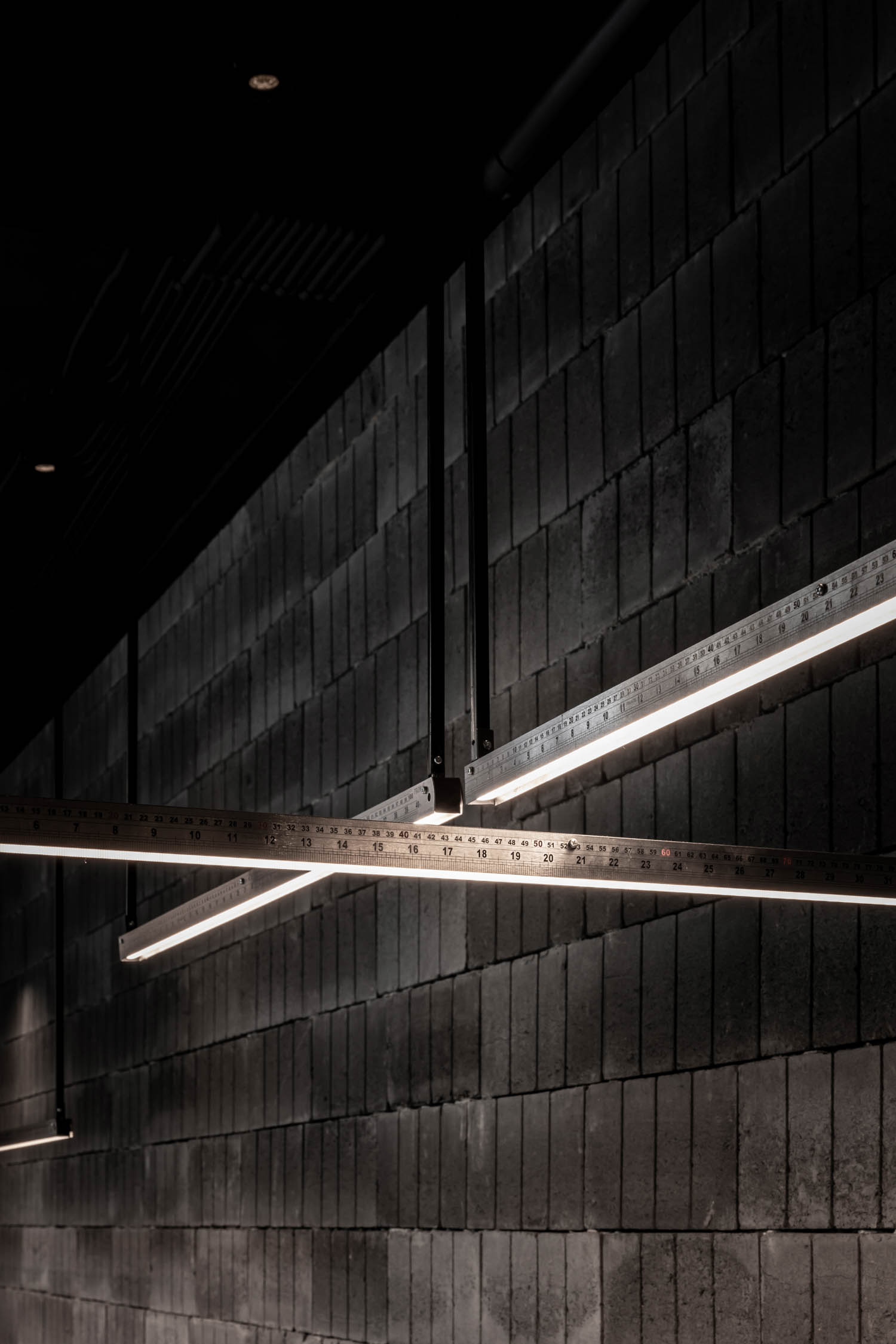 lighting feature Modernism Cafe / Idin Architects