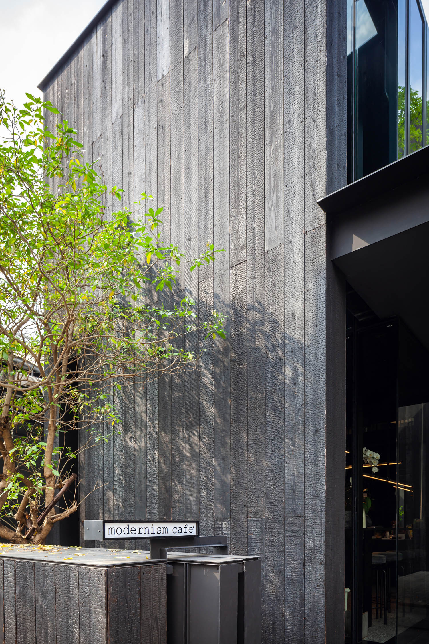 wood cladding Modernism Cafe / Idin Architects