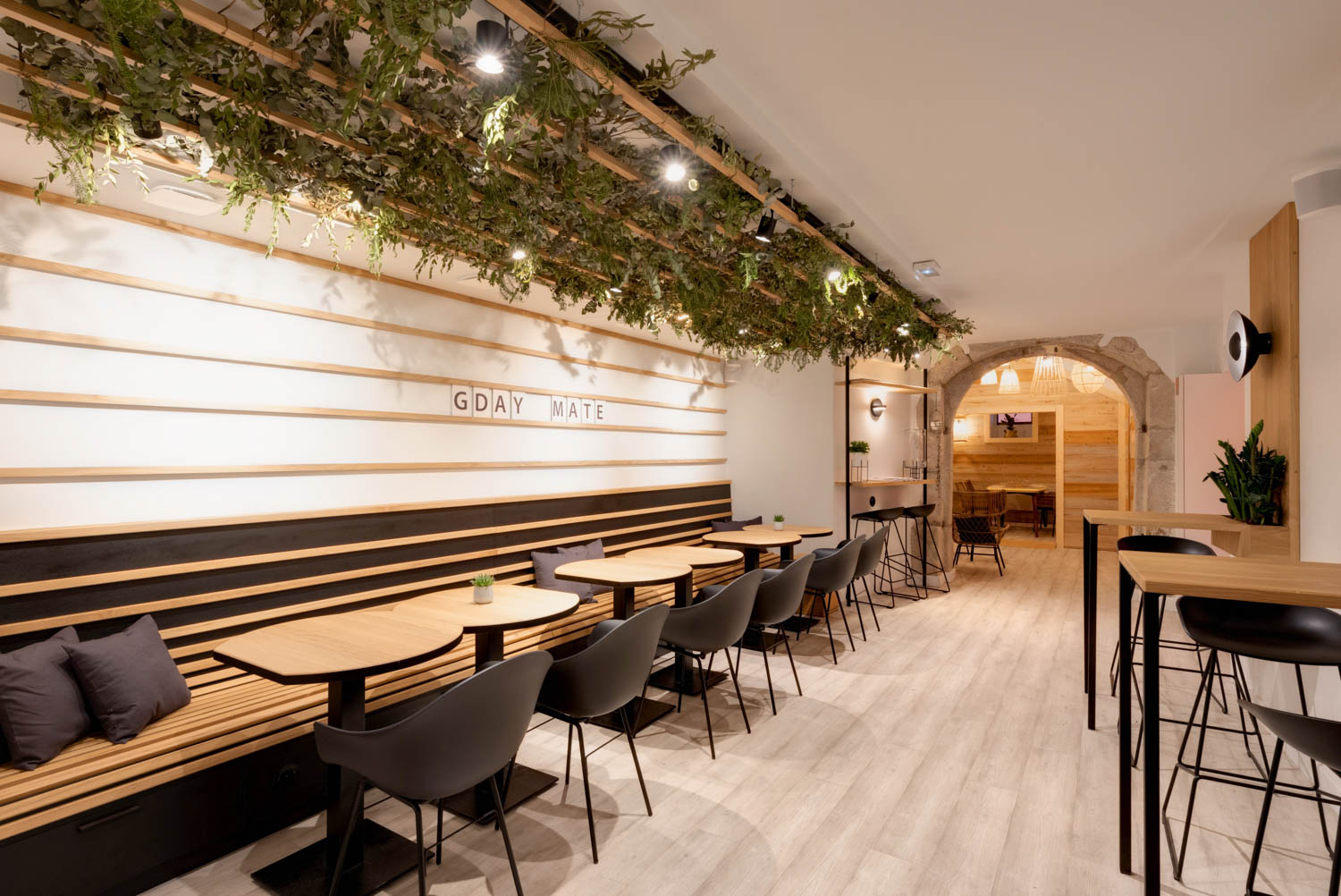 seating Haven Coffee and Kitchen / Annecy