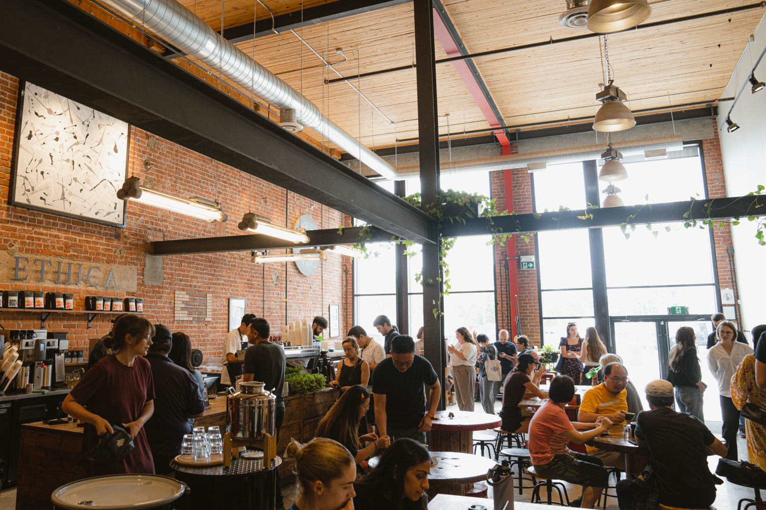 seating Ethica Coffee Roasters / Toronto