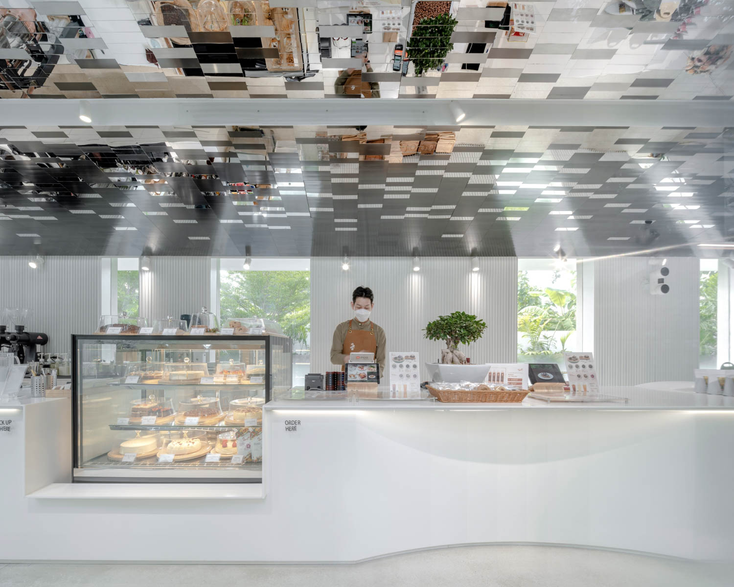 counter Nana Coffee Roasters Bangna / IDIN Architects