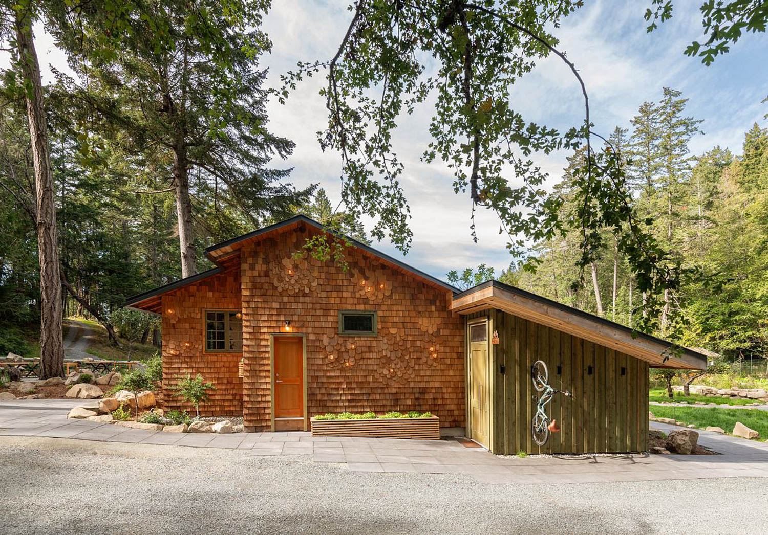 timber Pink Geranium / Galiano Island / Twobytwo Architecture Studio