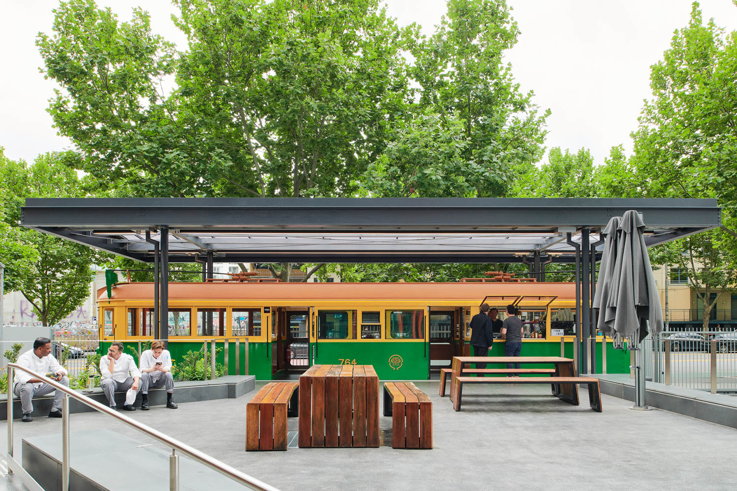 canopy William Angliss Tram Cafe / Melbourne / Gray Puksand