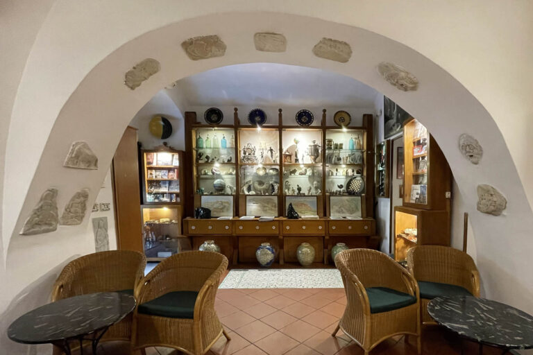 02 naples cafe Caffe Letterario 12 768x512