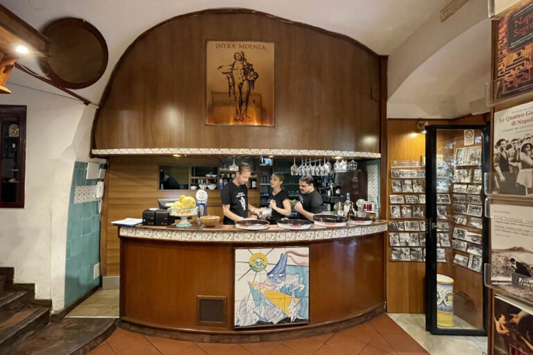 02 naples cafe Caffe Letterario 17 768x512