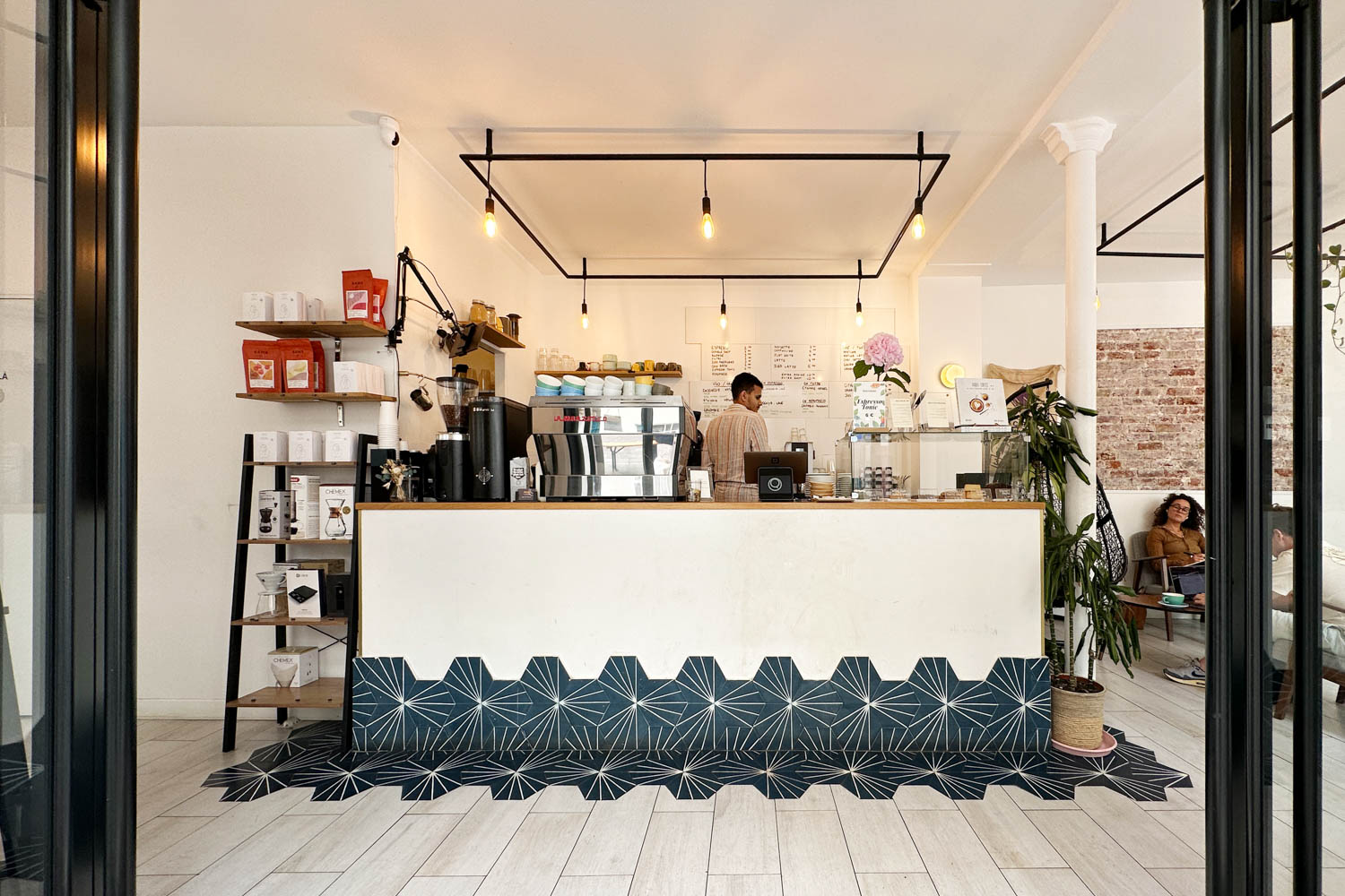 04 paris coffee shop nomade cafe 02