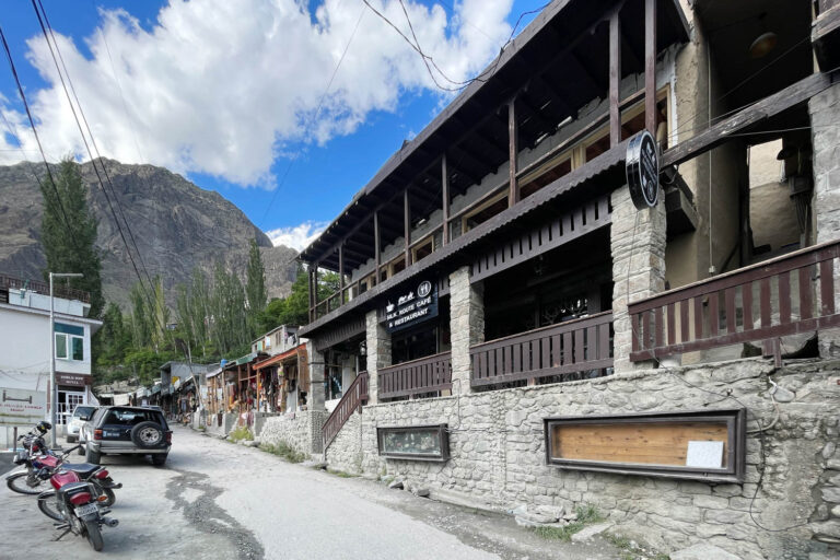 07 pakistan cafe silk route cafe 02 768x512