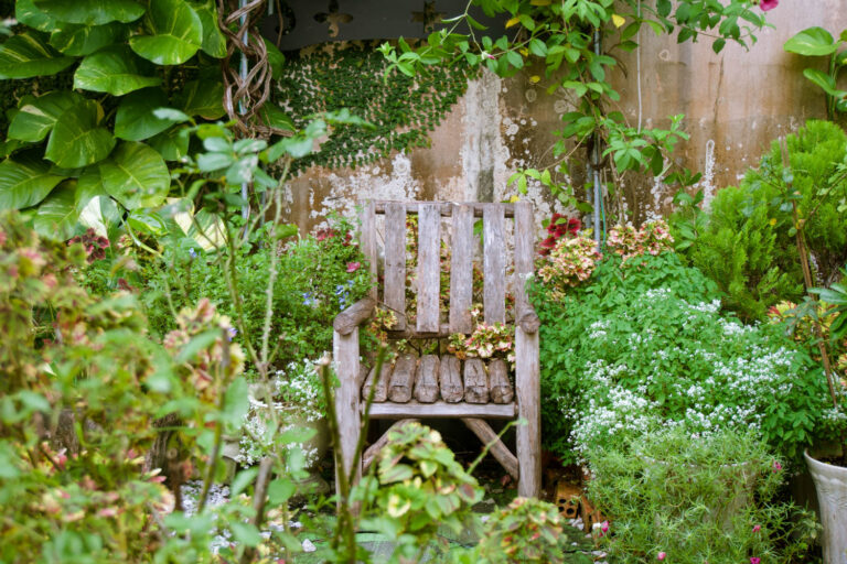 08 coffee shop The Friends Cafe 03 768x512