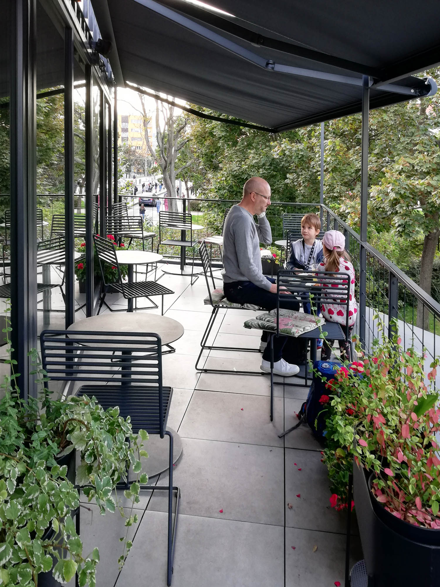 105 Prague Best Cafes Cafe Kontejner 04