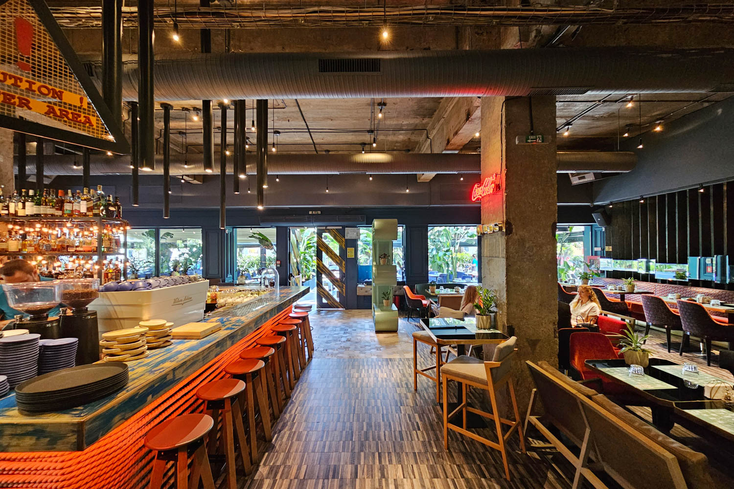 11 bucharest cafe entourage 02