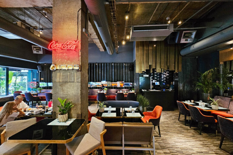 11 bucharest cafe entourage 03 768x512