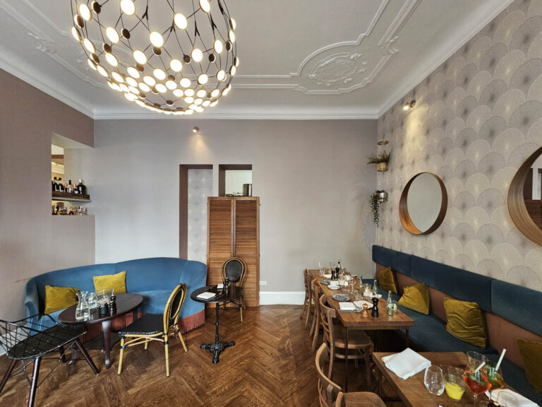 110 Sets Cafe Berlin 01 768x576