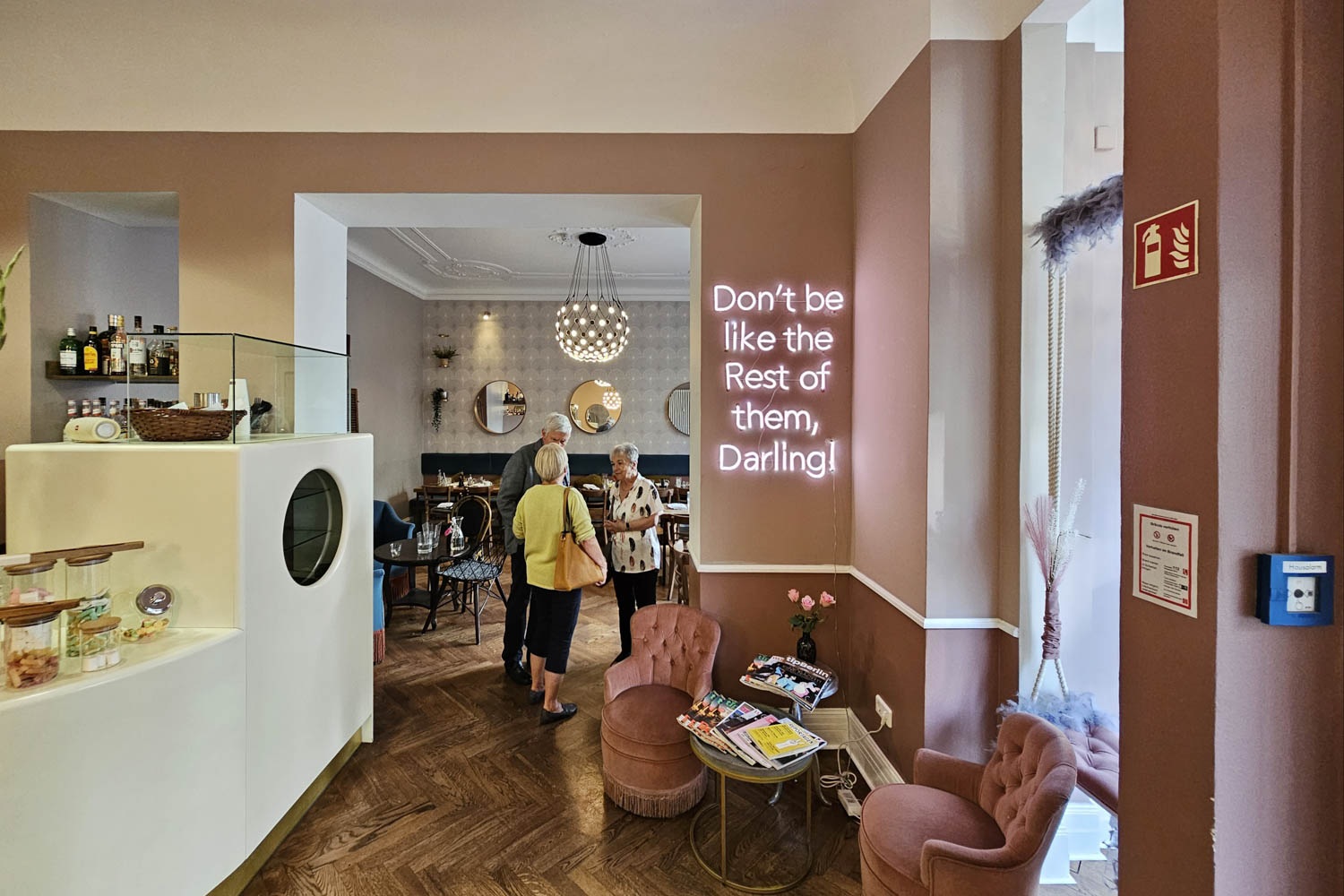 110 Sets Cafe Berlin 03