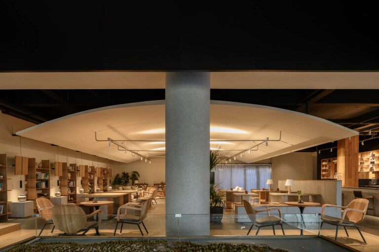 127 Lakeside cafe Lit Time Fun Connection 05 768x512