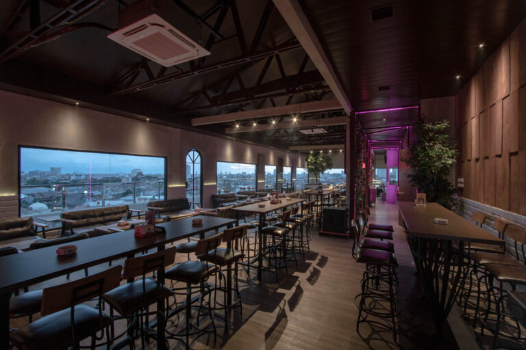 131 Hotel Continent Centrepoint Teratas Koffiebar Makassar City Panakkukang 02 768x512