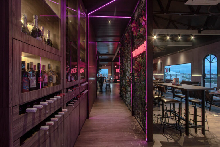 131 Hotel Continent Centrepoint Teratas Koffiebar Makassar City Panakkukang 04 768x512