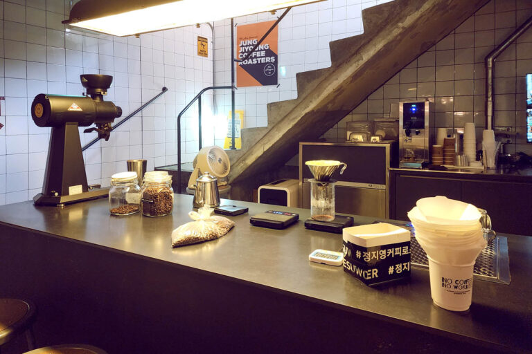 17 cafe in suwon Jung Jiyoung Coffee Roasters 01 768x512