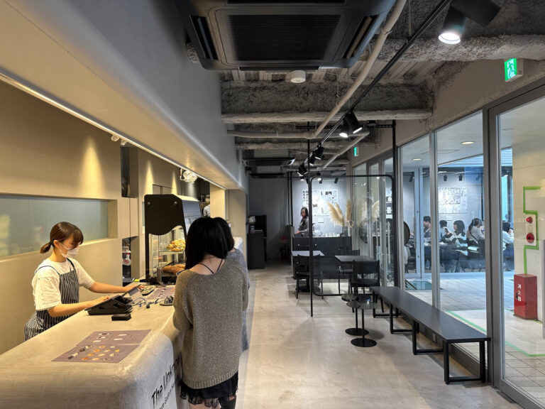 174 The Unknown Gallery Cafe Harajuku 04 768x576