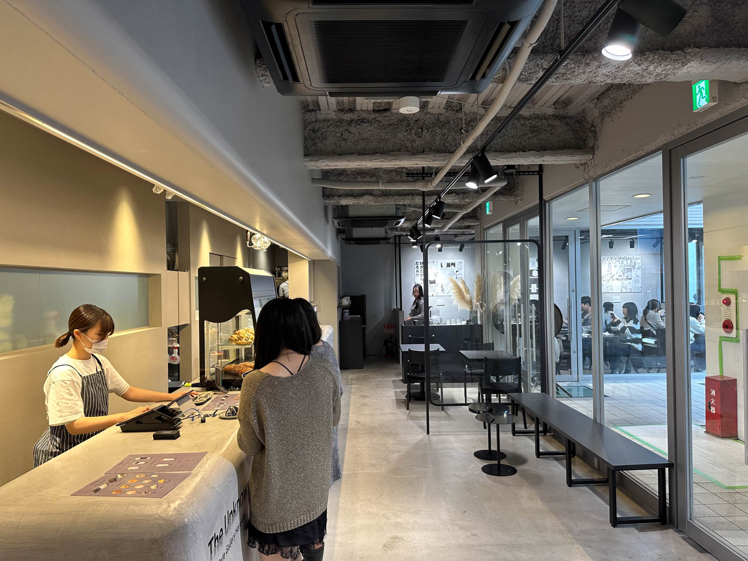 174 The Unknown Gallery Cafe Harajuku 04