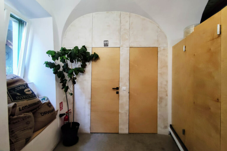 19 coffee shop sibiu NOD Prajitoria de cafea 01 768x512