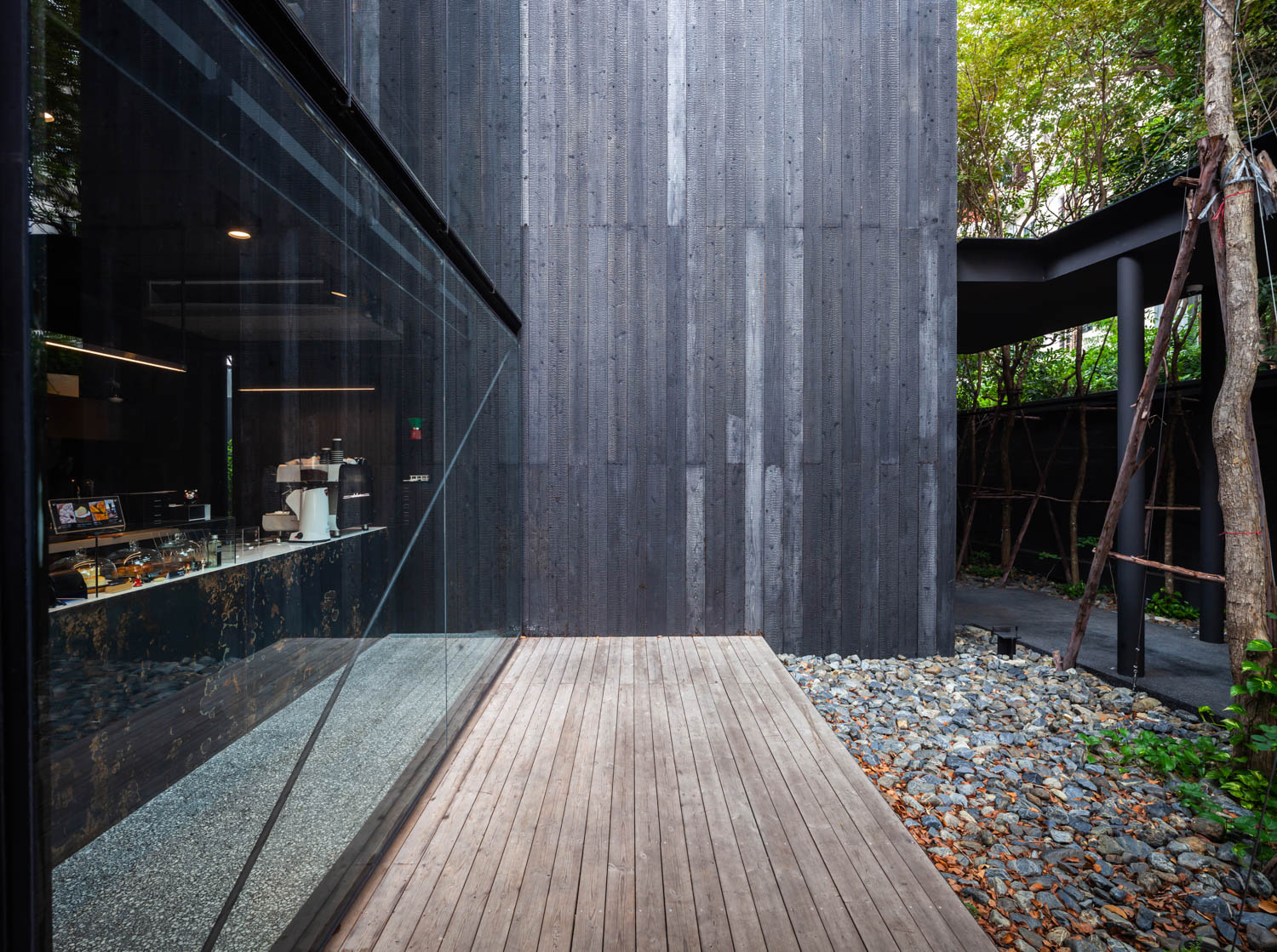 216 Modernism Cafe Idin 07