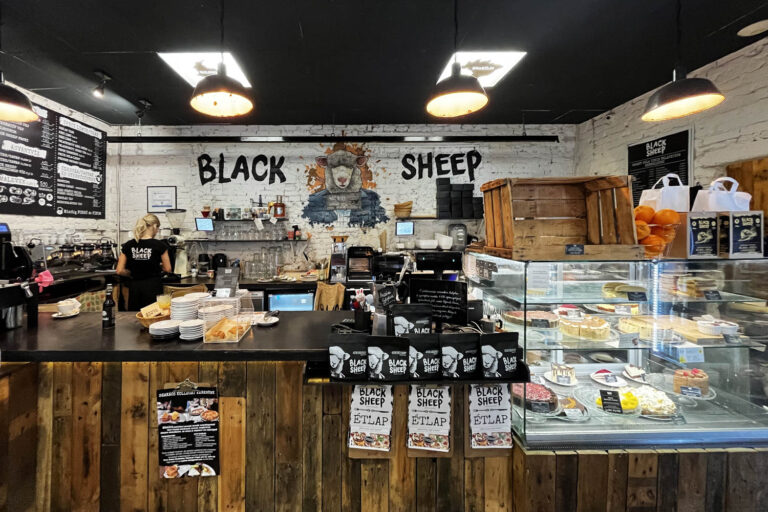 30 debrecen black sheep 02 768x512