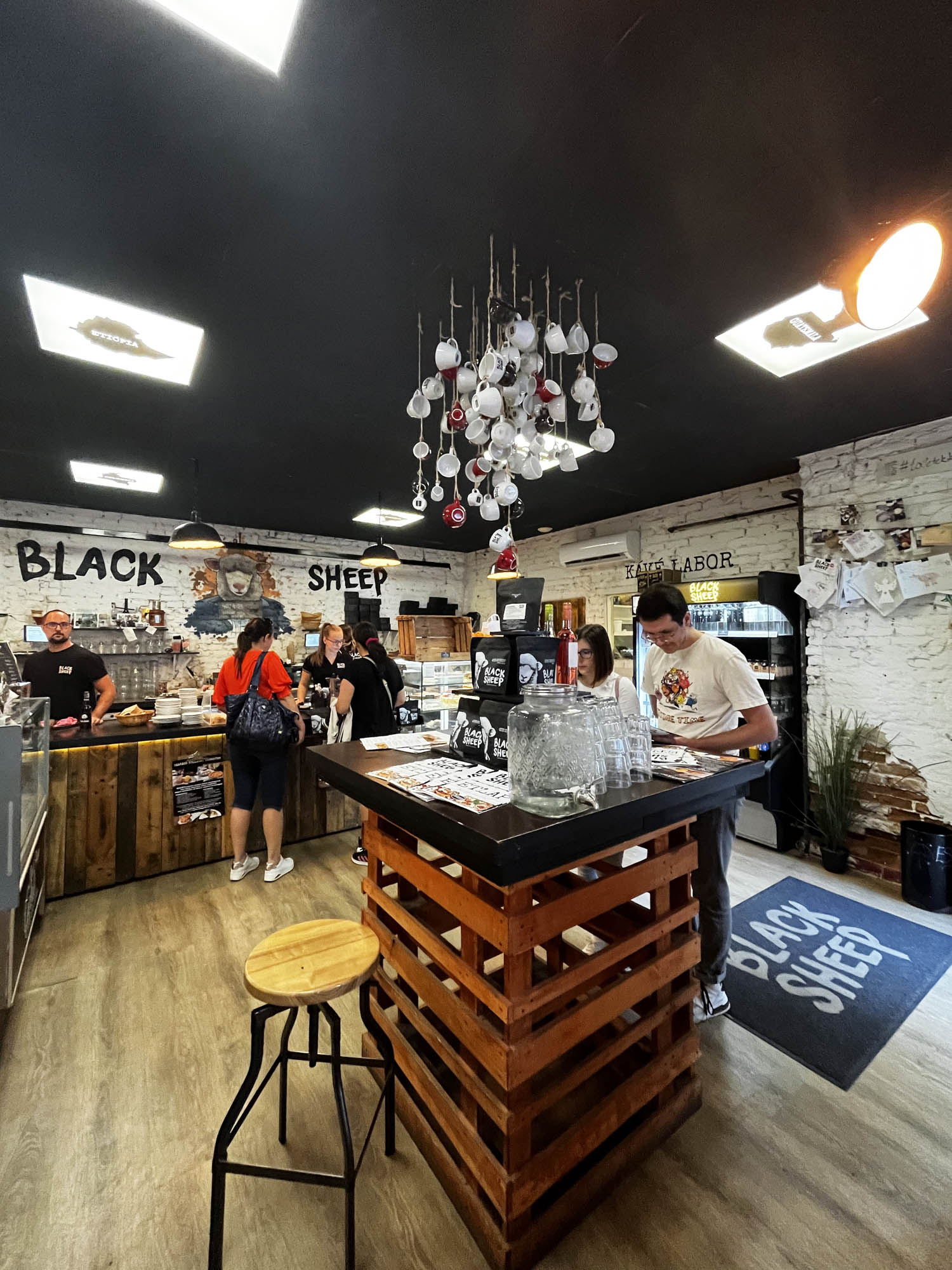 30 debrecen black sheep 04