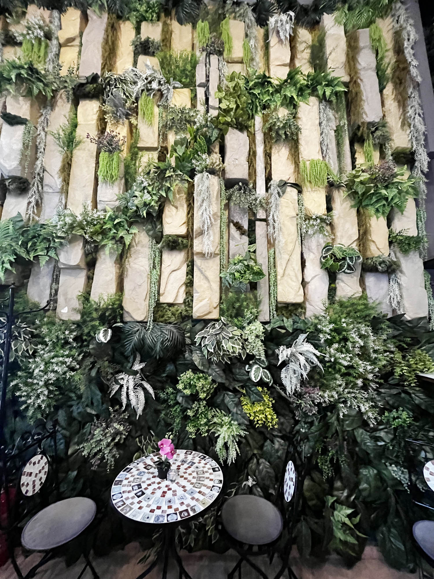 30 debrecen coffee shop green wood 02