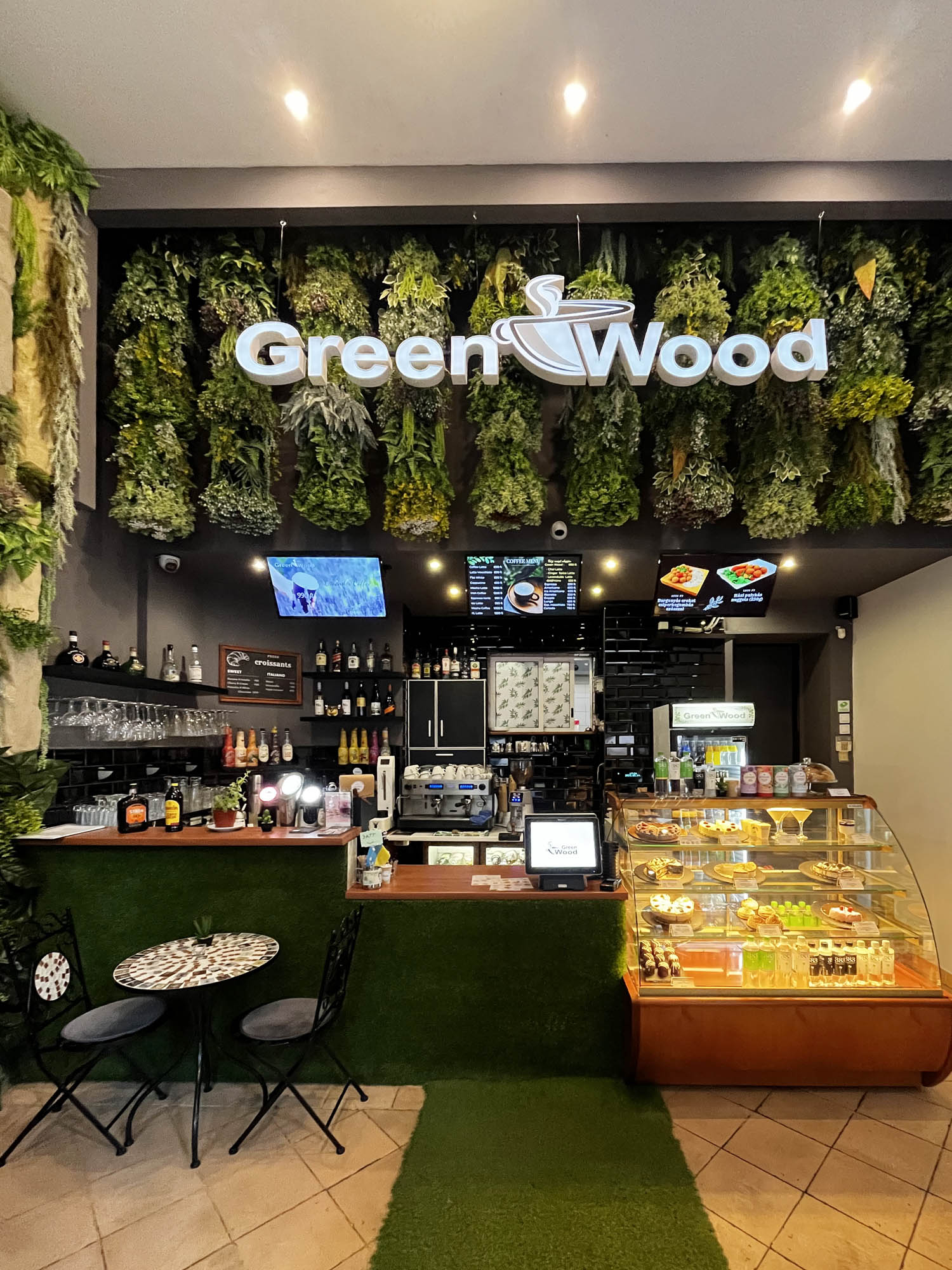 30 debrecen coffee shop green wood 04