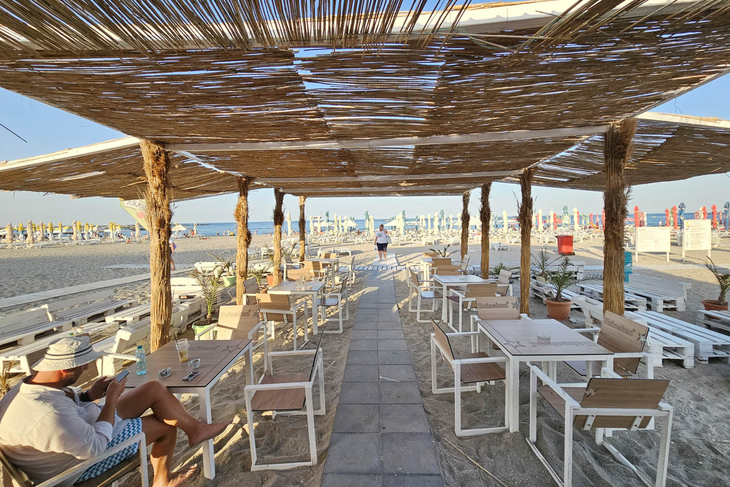 70 Constanta Beach Coffee Shop Salt sand04