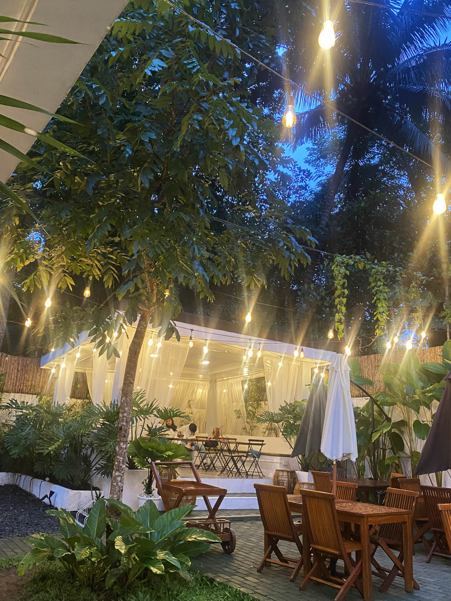 72 Makati Cafe Noon Cafe 06