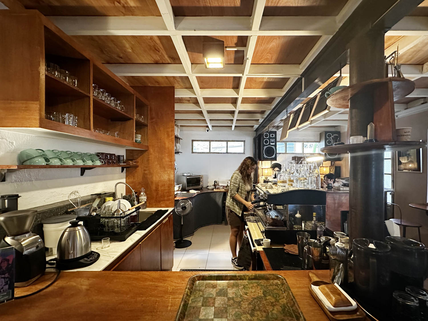 81 Makati Cafe Annex House Manila 04