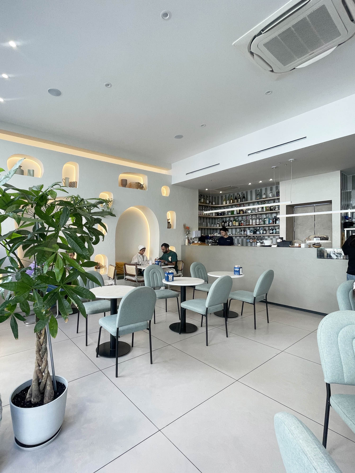 87 Milano Cafe Oops Cafe 03