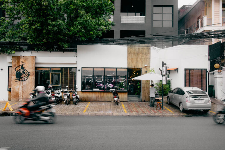 93 Coffee Shop in Phnon Penh Pleng Chan 01 768x512